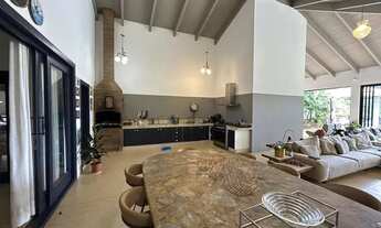 Imagem 3: Casa térrea com 03 suítes e home reversível com área de lazer grande e vista de cinema