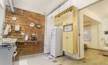 Imagem 3: Apartamento térreo estilo loft, contem cômodos integrados, poucas paredes internas (exceto