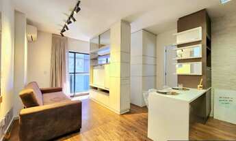 Imagem 3: Apartamento studio muito bem mobiliado, ar condicionado e máquina de lavar, no Centro de C