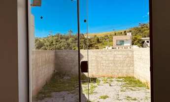 Imagem 2: Vendo Casa com 2 quartos e quintal na região do bairro Grama - Parede independente!