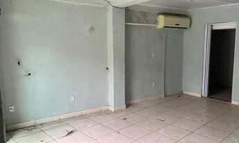 Imagem 7: Loja aluguel Sepetiba, Rua Aristide Gouveia número 618 com bom espaço e banheiro e porta