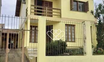 Imagem: Casa de dois andares no condomínio Jardim