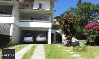 Imagem 2: Casa em Porto Alegre, no bairro Espirito Santo, com 3 dormitório(s), e 3 banheir