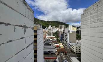 Imagem 5: Quarto e sala com vaga de garagem para locação na Av. Rio Branco