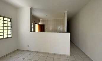 Imagem 2: Oportunidade, excelente casa térrea, perto do Shopping, 2 dorms, quintal, 2 vagas e mais.