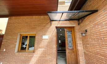 Imagem 7: Casa em condomínio para venda possui 330 metros quadrados com 4 suítes