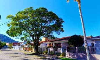 Imagem 3: Casa para venda tem 250 metros quadrados com 3 quartos em Córrego Grande - Florianópolis