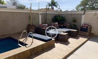 Imagem 2: Casa em condomínio à venda, com piscina privativa