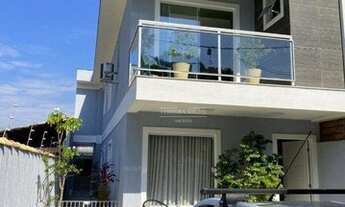 Imagem: Casa Residencial de rua com 4 dormitórios