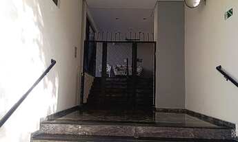 Imagem 5: Em frente ao Colégio Santa Amália, 2 min a pé da Estação Saúde do Metrô. Um verdadeiro ach