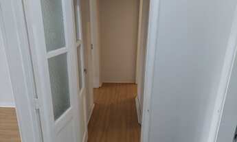 Imagem 4: OPORTUNIDADE a 2 quadras da praia do Leme! Imóvel reformado todo no durafloor e amplos qua