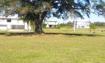 Imagem 2: Vendo terreno molhado no Eldorado Ilhas Park, tem uma figueira centenária privativa no lot