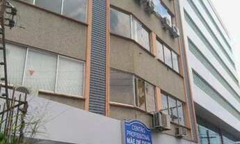 Imagem 7: Em frente ao Hospital Mãe de Deus, sala e consultório com vaga de garagem e elevador