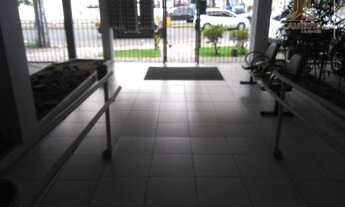 Imagem 6: Em frente ao Hospital Mãe de Deus, sala e consultório com vaga de garagem e elevador