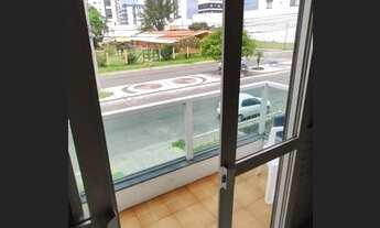 Imagem 3: Ótimo apartamento, amplo, com sacada de frente para a avenida