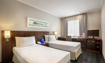 Imagem: Tryp Nações Unidas no pool para investimento