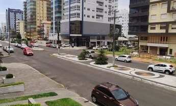 Imagem 1: Ótimo apartamento, amplo, com sacada de frente para a avenida