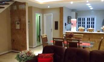 Imagem 6: Casa de condomínio para venda possui 300 metros quadrados com 3 quartos