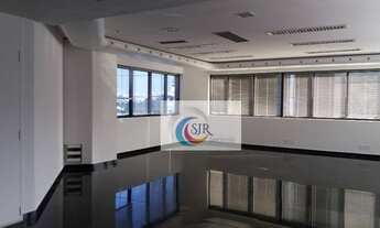 Imagem: Conjunto comercial reformado recentemente