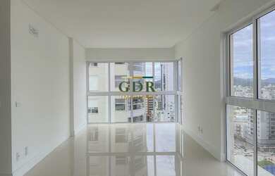 Imagem 2: APARTAMENTO com 3 dormitórios à venda com 257.32m² por R$ 2.222.000,00 no bairro Centro