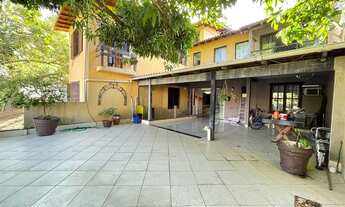 Imagem 5: Casa com dois lotes, 4 suítes, em área tranquila de Fradinhos