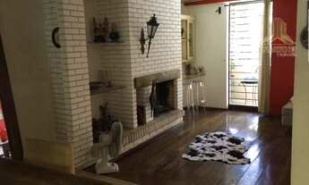 Imagem: Casa de três dormitórios, com piscina