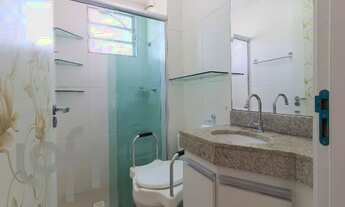 Imagem 2: Alugo um quarto para uma moça que trabalhe e queira residir no diamante ( barreiro