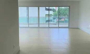 Imagem 3: Apartamento para venda possui 538 metros quadrados com 5 quartos em Adrianópolis - Manaus