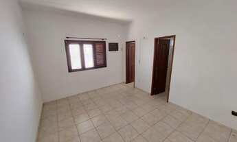 Imagem 7: ALUGO)Excelente Casa bem localizada com<br>com 6 quartos Garagem para 4 carros em C