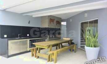 Imagem 3: Sobrado triplex em Peruíbe, com 4 suítes e piscina