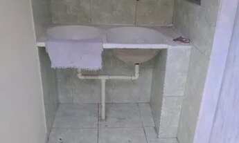 Imagem 2: Kitnet pequeno com banheiro e area de tanque - direto com proprietario