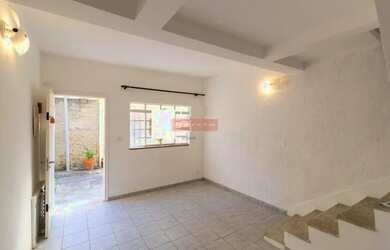 Imagem 4: Sobrado de vila, com 2 dorm, sala,quintal, area de serviço coz, banheiro social. Oportunid