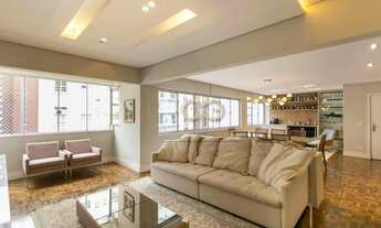 Imagem 2: Em frente ao Clube Curitibano