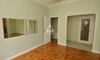 Imagem 7: Apartamento amplo com vaga, vista livre e sol da manhã a venda em Copacabana!