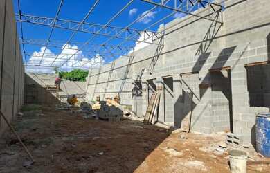 Imagem 2: Galpão comercial em fase de construção de 400m² com 02 banheiros para locação - Vila Brasi