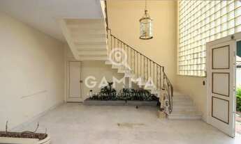 Imagem 4: Casa a venda no Pacaembu - Rua tranquila com guarita 24h