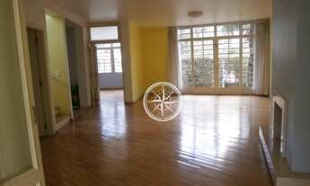 Imagem: Sobrado Ensolarado de Esquina com Guarita