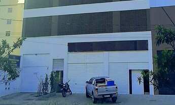 Imagem 3: Loja com 240m² de Área Total, 3 Banheiros e Vagas de Garagem em Frente, à venda no bairro