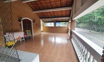 Imagem 4: Casa para aluguel e venda tem 393 metros quadrados com 4 quartos