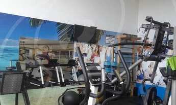 Imagem 3: Ótima localização, imóvel com 02 suítes, varanda com cortina de vidro, sala, móveis projet