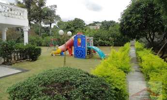 Imagem 4: Mansão em condomínio com muito verde