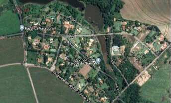 Imagem: Terreno espaçoso, ao lado do Parque da