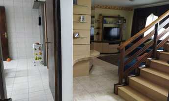 Imagem 2: PERMUTA) Casa 04 quartos c/suíte, piscina, 06 vagas no Xaxim - Curitiba - PR