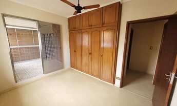 Imagem 4: Sobrado com quintal/garagem, cozinha ampla, sala de jantar e muito mais. Bem conservado!