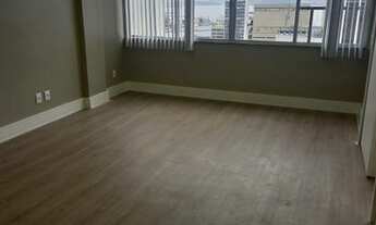 Imagem 4: Sala no coração da Av. Rio Branco. 70 m², 3 ambientes, ar-condicionado central e mais 3