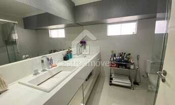 Imagem 3: Casa de condomínio para venda possui 194 metros quadrados com 5 quartos