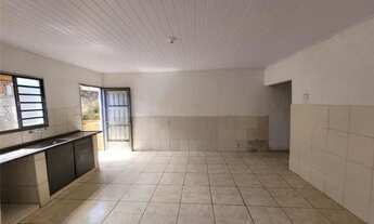 Imagem 4: Casa com 3 quartos e amplo quintal