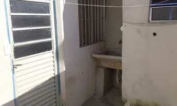 Imagem: Aluga-se casa no fundo do terreno