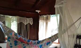 Imagem 2: Terreno enorme com muita benfeitoria em rua fechada e pavimentada