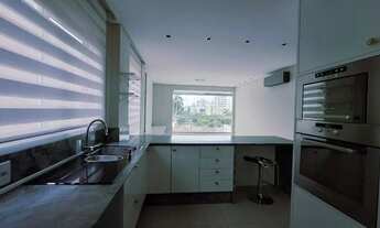 Imagem 2: Apartamento com 2 dorm., sendo 1 suíte, 2 vagas de garagens no Centro de Florianópolis